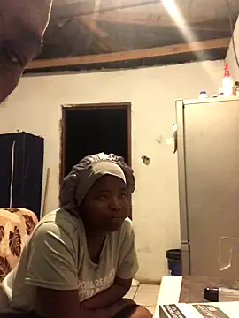 Snapshot of KMbesxxx chatting on 10-22-25, 07:57 KMbesxxx online show from 10-22-25, 07:57