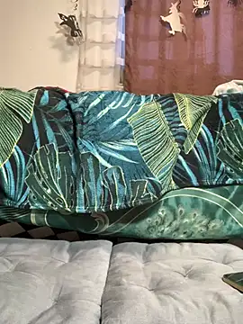 Snapshot of zasmin3 chatting on 02-18-25, 12:04 zasmin3 online show from 02-18-25, 12:04