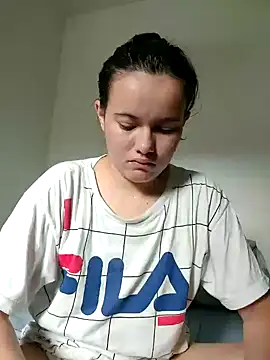 Snapshot of camillebr chatting on 01-21-25, 01:22 camillebr online show from 01-21-25, 01:22