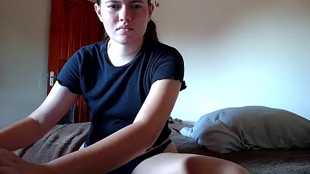 Snapshot of camillebr chatting on 02-05-25, 06:37 camillebr online show from 02-05-25, 06:37