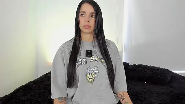 Snapshot of Laurensmith9 chatting on 11-22-25, 01:54 Laurensmith9 online show from 11-22-25, 01:54