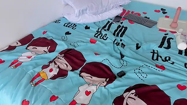 Snapshot of Laurensmith9 chatting on 12-13-25, 07:53 Laurensmith9 online show from 12-13-25, 07:53