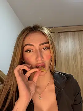 Maddy Jones online show from 11-23-25, 03:39