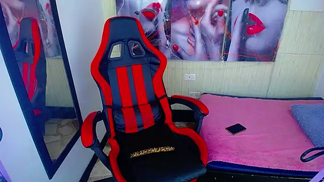 Anniee x online show from 10-28-25, 01:03