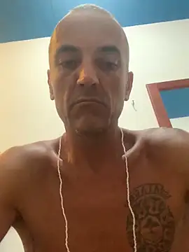 Snapshot of GoloZeusMax chatting on 01-06-25, 09:32 GoloZeusMax online show from 01-06-25, 09:32