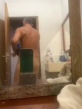 Snapshot of GoloZeusMax chatting on 02-06-25, 01:16 GoloZeusMax online show from 02-06-25, 01:16