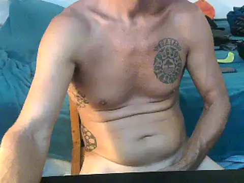 Snapshot of GoloZeusMax chatting on 02-21-25, 06:37 GoloZeusMax online show from 02-21-25, 06:37