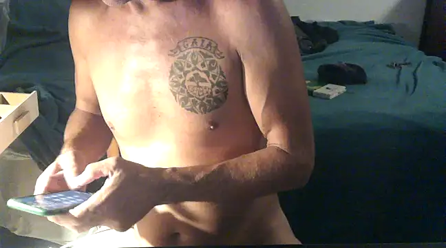 Snapshot of GoloZeusMax chatting on 02-22-25, 10:52 GoloZeusMax online show from 02-22-25, 10:52