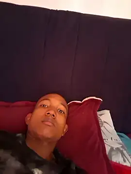 Snapshot of EmiroAndr3S chatting on 01-08-26, 04:42 EmiroAndr3S online show from 01-08-26, 04:42