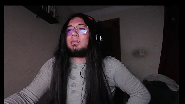 Snapshot of Heimslegxx chatting on 12-21-25, 05:14 Heimslegxx online show from 12-21-25, 05:14