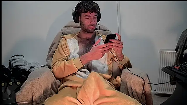 Snapshot of onesieboyx chatting on 01-10-25, 12:26 onesieboyx online show from 01-10-25, 12:26