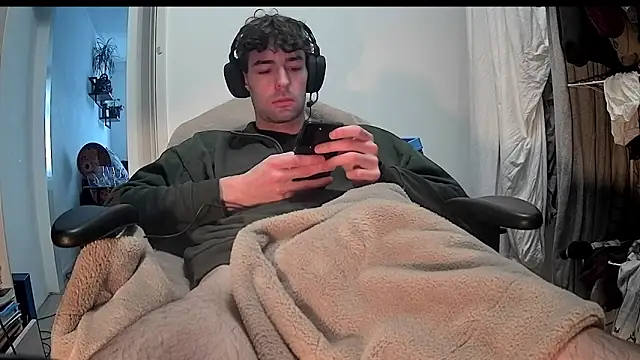 Snapshot of onesieboyx chatting on 02-07-25, 02:15 onesieboyx online show from 02-07-25, 02:15