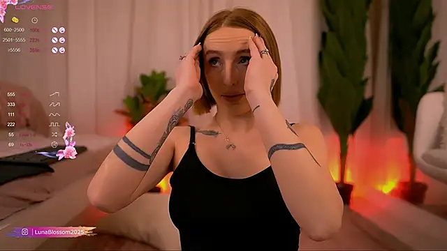 LunaBlossomX online show from 03-05-25, 08:42