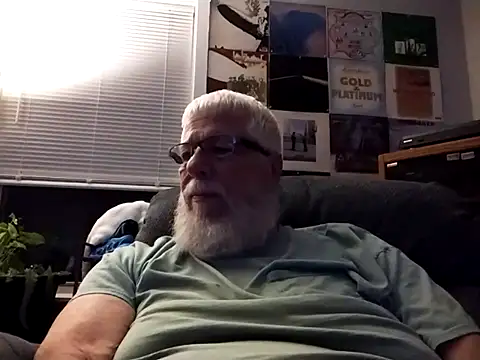 Snapshot of Futura_intx chatting on 09-16-25, 02:12 Futura intx online show from 09-16-25, 02:12