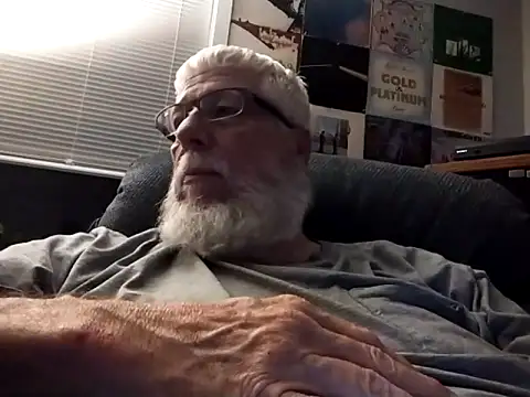 Snapshot of Futura_intx chatting on 09-22-25, 01:51 Futura intx online show from 09-22-25, 01:51