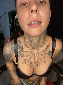 Snapshot of Izy_cute_ chatting on 02-12-25, 06:30 Izy cute online show from 02-12-25, 06:30