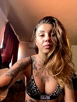 Snapshot of Izy_cute_ chatting on 09-11-25, 06:19 Izy cute online show from 09-11-25, 06:19