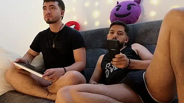 Snapshot of ErickBrant chatting on 02-11-25, 12:06 ErickBrant online show from 02-11-25, 12:06