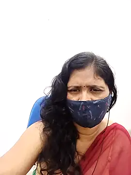 Snapshot of Lucky-Deepthi chatting on 03-04-25, 11:32 Lucky-Deepthi online show from 03-04-25, 11:32