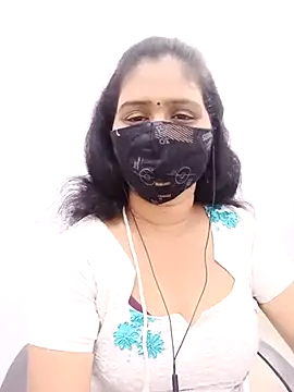 Snapshot of Lucky-Deepthi chatting on 03-11-25, 05:35 Lucky-Deepthi online show from 03-11-25, 05:35