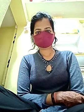 Snapshot of Pooja_cut chatting on 03-05-25, 12:49 Pooja cut online show from 03-05-25, 12:49