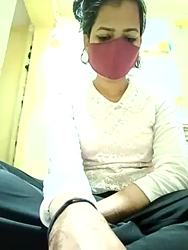 Snapshot of Pooja_cut chatting on 03-08-25, 01:39 Pooja cut online show from 03-08-25, 01:39