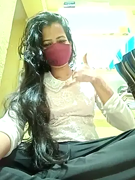 Snapshot of Pooja_cut chatting on 03-18-25, 01:00 Pooja cut online show from 03-18-25, 01:00