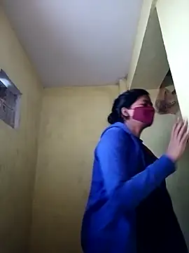 Snapshot of Pooja_cut chatting on 11-18-25, 02:06 Pooja cut online show from 11-18-25, 02:06