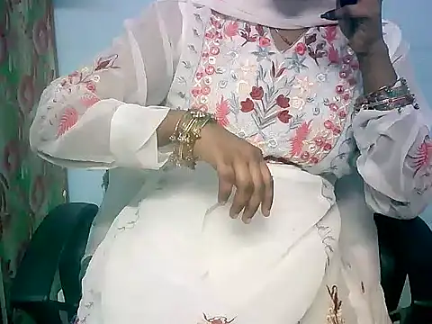 Barbie 183 online show from 03-19-26, 05:44