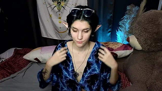 Hyeon Jin online show from 01-14-25, 12:00