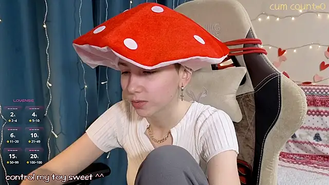 Snapshot of Aurora_First chatting on 02-13-26, 06:48 Aurora First online show from 02-13-26, 06:48