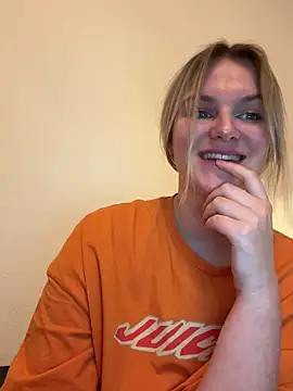 shiny bunnyyy online show from 01-05-25, 09:03