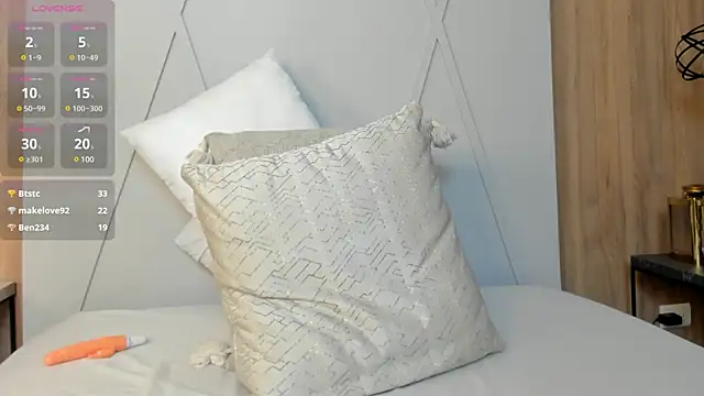 Snapshot of Blue_Angell chatting on 01-11-25, 07:49 Blue Angell online show from 01-11-25, 07:49