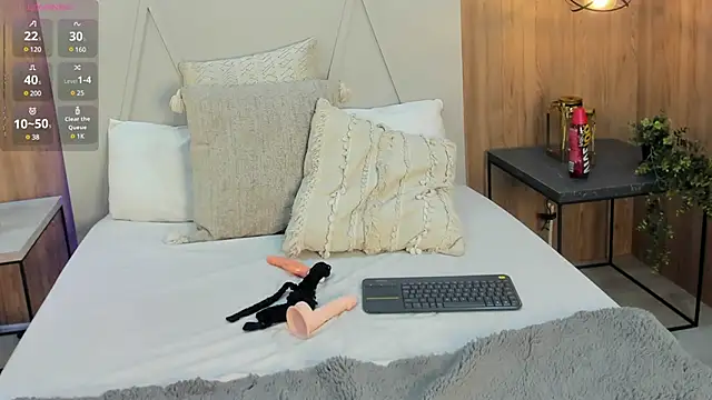 Snapshot of Blue_Angell chatting on 01-24-25, 03:02 Blue Angell online show from 01-24-25, 03:02