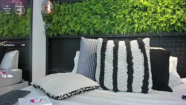 Snapshot of Blue_Angell chatting on 03-06-25, 01:27 Blue Angell online show from 03-06-25, 01:27