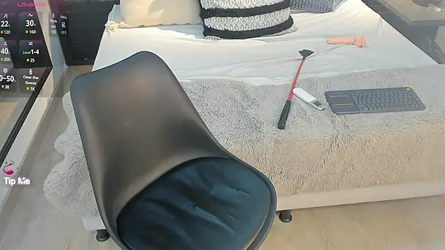 Snapshot of Blue_Angell chatting on 03-08-25, 11:39 Blue Angell online show from 03-08-25, 11:39