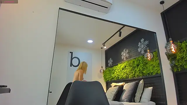 Snapshot of Blue_Angell chatting on 03-13-25, 03:00 Blue Angell online show from 03-13-25, 03:00