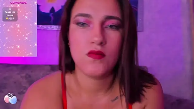 Snapshot of VeronicaOlson_ chatting on 02-01-25, 02:26 VeronicaOlson  online show from 02-01-25, 02:26
