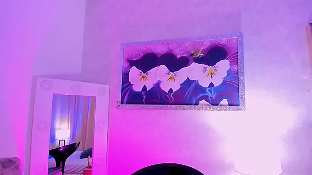 Snapshot of VeronicaOlson_ chatting on 02-08-25, 12:17 VeronicaOlson  online show from 02-08-25, 12:17