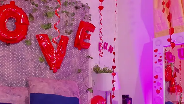 Snapshot of VeronicaOlson_ chatting on 02-15-25, 05:51 VeronicaOlson  online show from 02-15-25, 05:51
