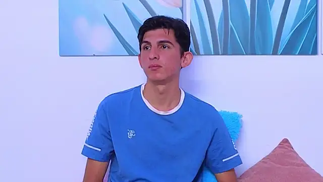 Snapshot of Ana_and_Leo chatting on 10-27-25, 04:00 Ana and Leo online show from 10-27-25, 04:00