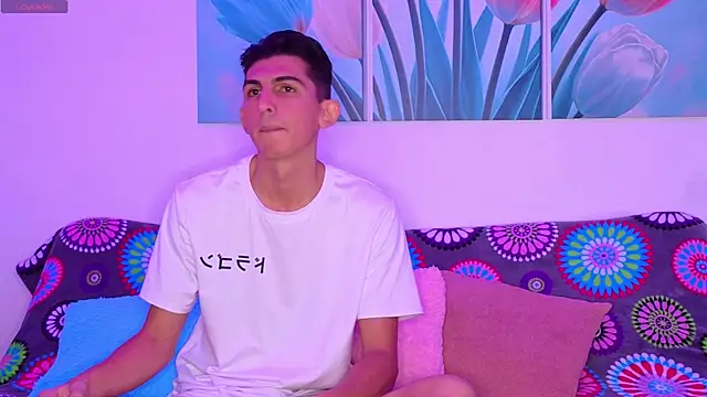 Snapshot of Ana_and_Leo chatting on 12-17-25, 02:45 Ana and Leo online show from 12-17-25, 02:45