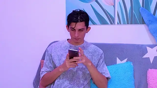 Snapshot of Ana_and_Leo chatting on 02-06-26, 01:47 Ana and Leo online show from 02-06-26, 01:47