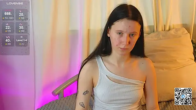 Snapshot of mon_lola chatting on 01-13-25, 06:27 mon lola online show from 01-13-25, 06:27