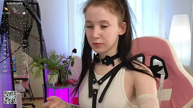 Snapshot of mon_lola chatting on 02-16-25, 09:04 mon lola online show from 02-16-25, 09:04