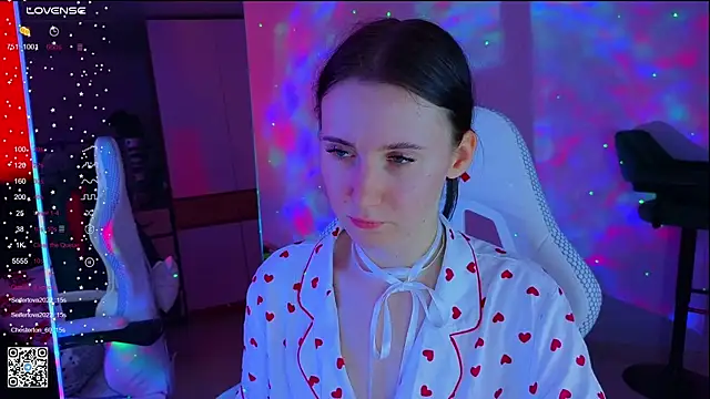 Snapshot of mon_lola chatting on 03-10-25, 09:32 mon lola online show from 03-10-25, 09:32