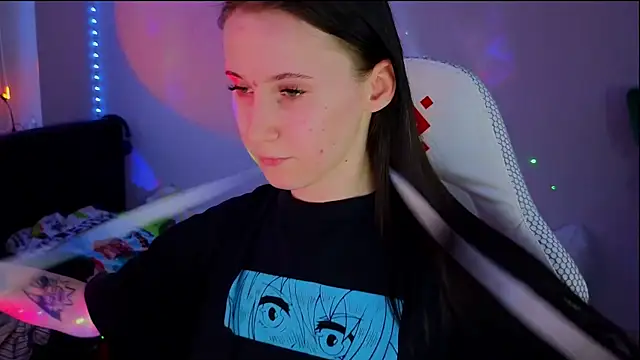 Snapshot of mon_lola chatting on 03-13-25, 02:44 mon lola online show from 03-13-25, 02:44