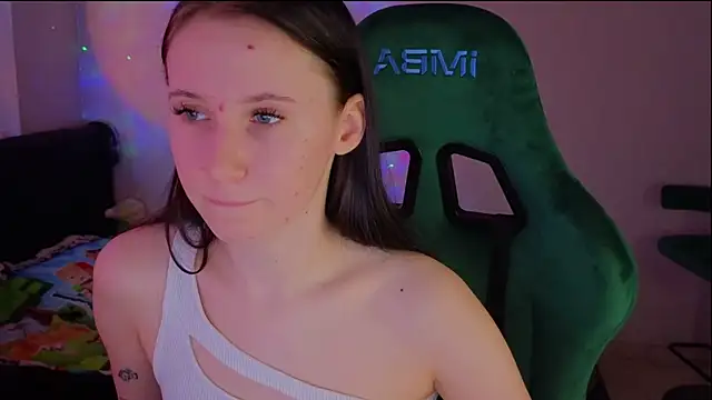 Snapshot of mon_lola chatting on 03-16-25, 02:22 mon lola online show from 03-16-25, 02:22