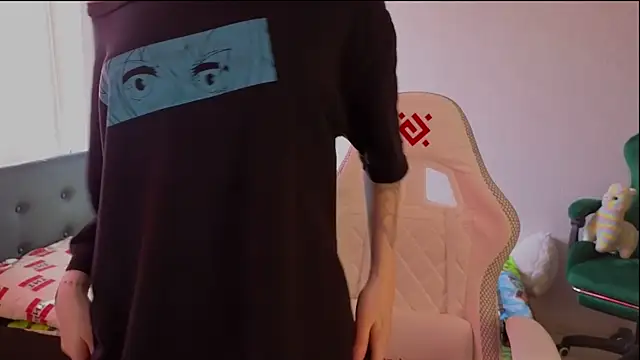 Snapshot of mon_lola chatting on 03-17-25, 07:35 mon lola online show from 03-17-25, 07:35