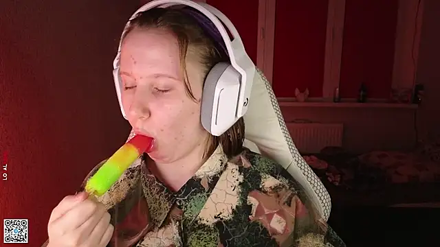 Snapshot of mon_lola chatting on 09-12-25, 05:35 mon lola online show from 09-12-25, 05:35